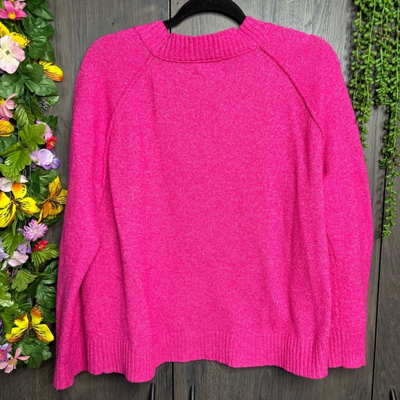 b💙2/$40💙Yummy Sweater Co Vibrant Pink V Neck Pullover Sweater Size M - Picture 7 of 16